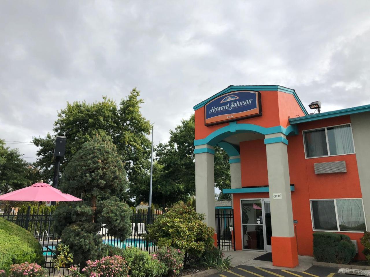 Howard Johnson By Wyndham Salem Exterior photo