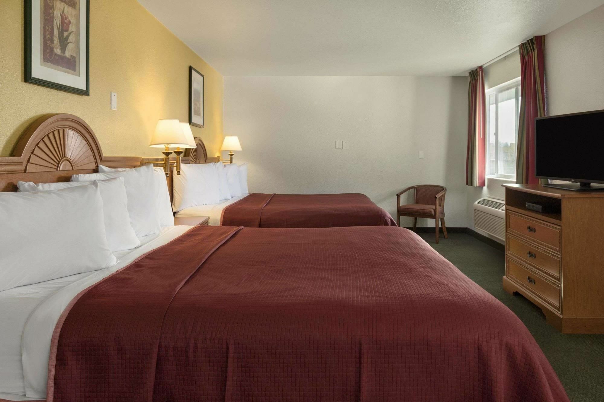Howard Johnson By Wyndham Salem Exterior photo
