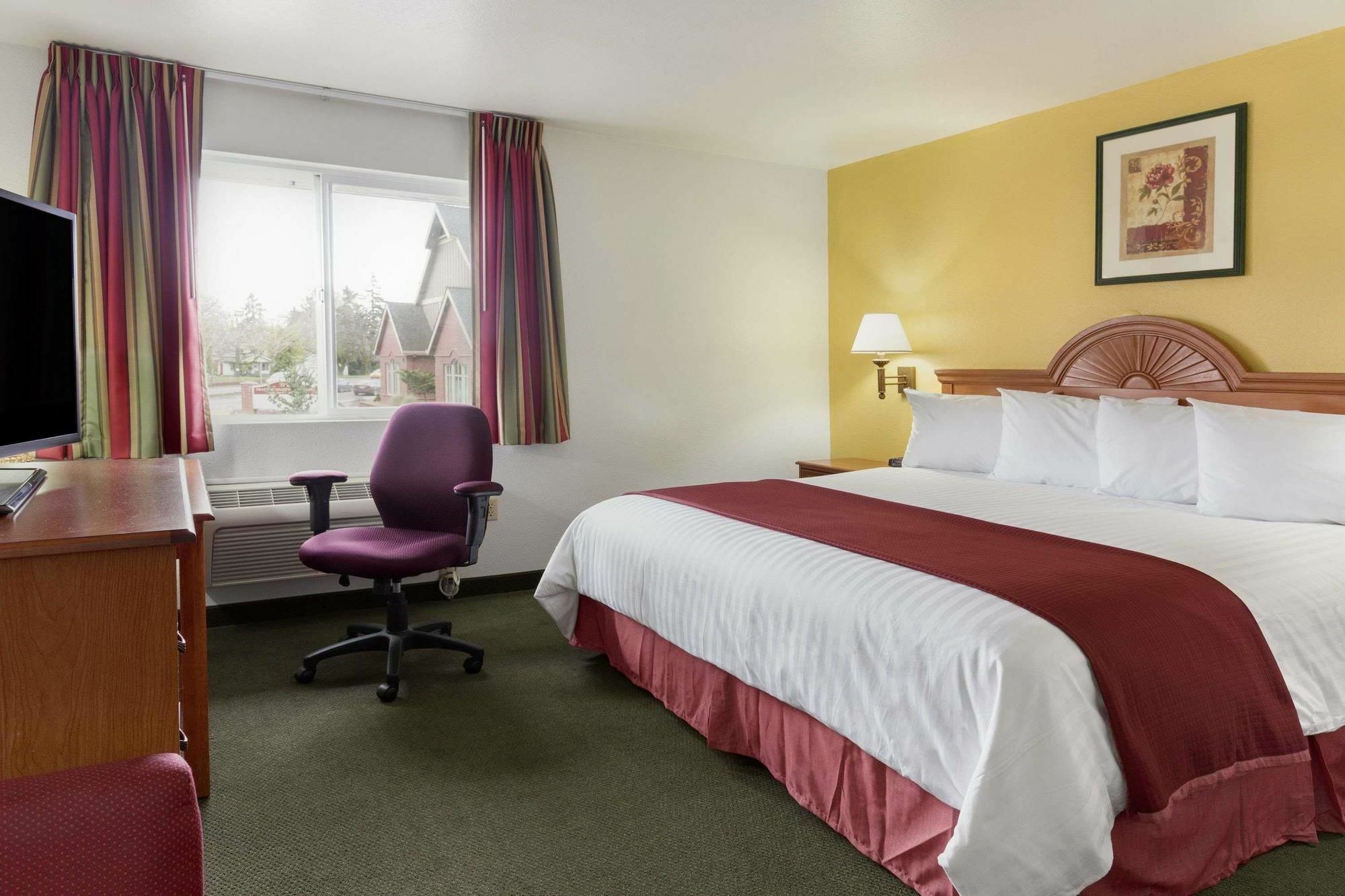 Howard Johnson By Wyndham Salem Exterior photo