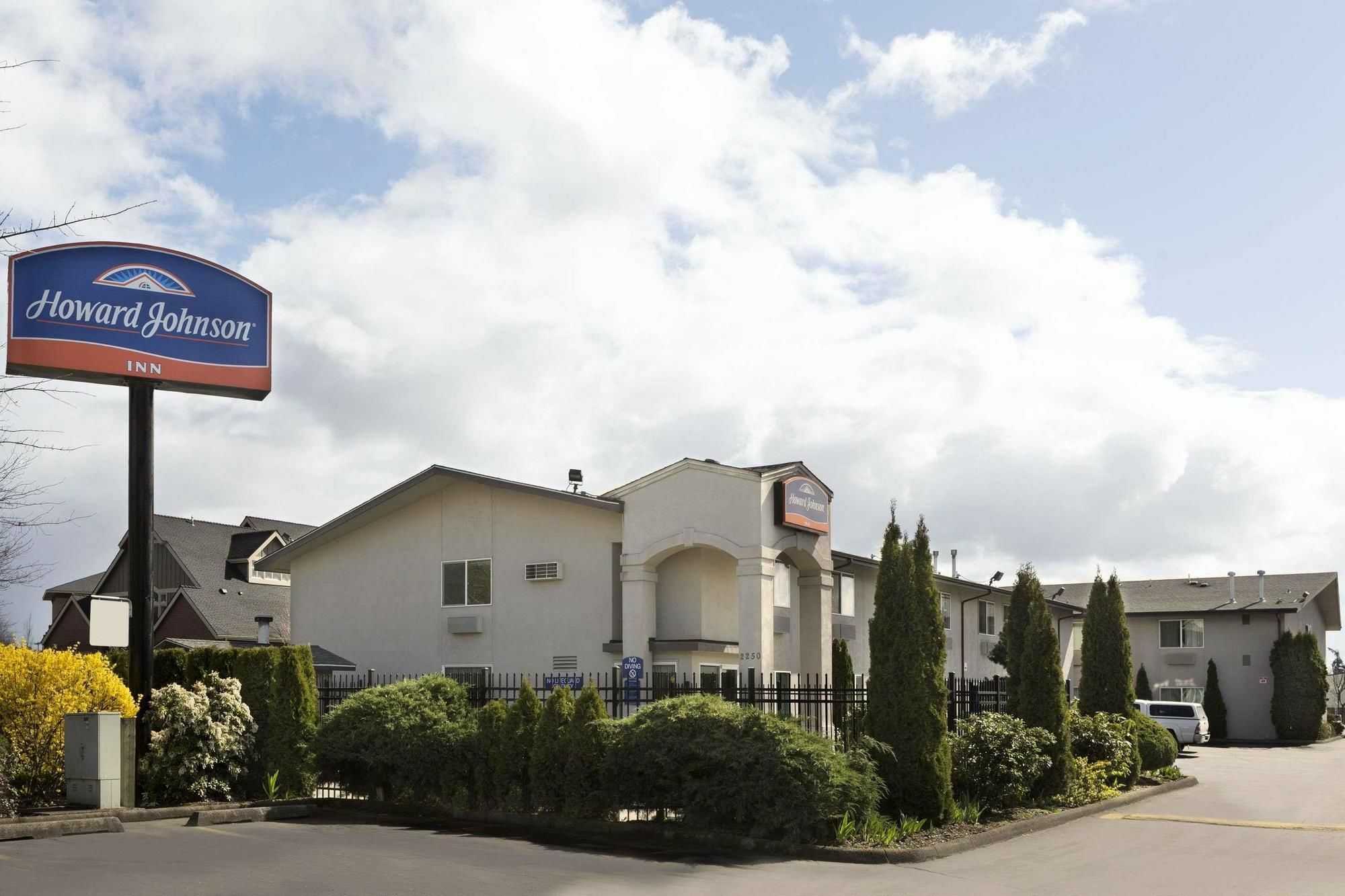 Howard Johnson By Wyndham Salem Exterior photo